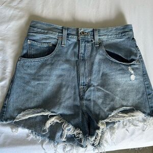 Levi’s Women’s  Silver Tab Distressed Mom Shorts Size 29